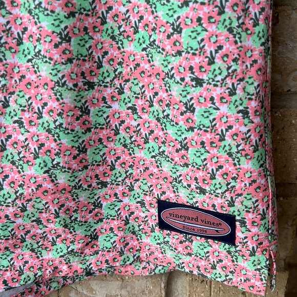 Vineyard Vines Sea Breeze Floral 7'' Chappy Swim Trunk - Picture 4 of 5